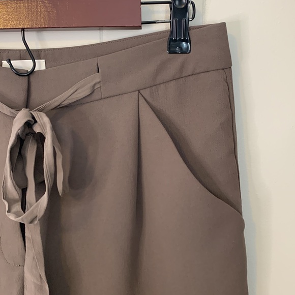 Wilfred Aritzia Taupe Cropped Pants Size 4 - Picture 2 of 8